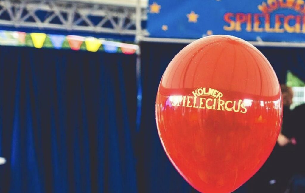 Liebe Eltern, wir brauchen euch! Holt mit uns den Kölner Spielecircus in unsere Kita. Das Tolle: Die Sparkasse Köln-Bonn verdoppelt Ihre Spende in der Woche vom 3. - 10.4.23!